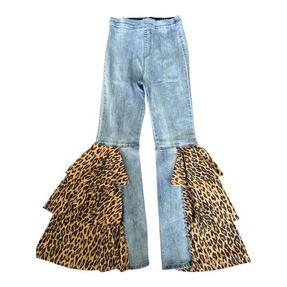 Fashion Express pull on jeans w/suede leopard ruffles sz S NWOT - Picture 1 of 2